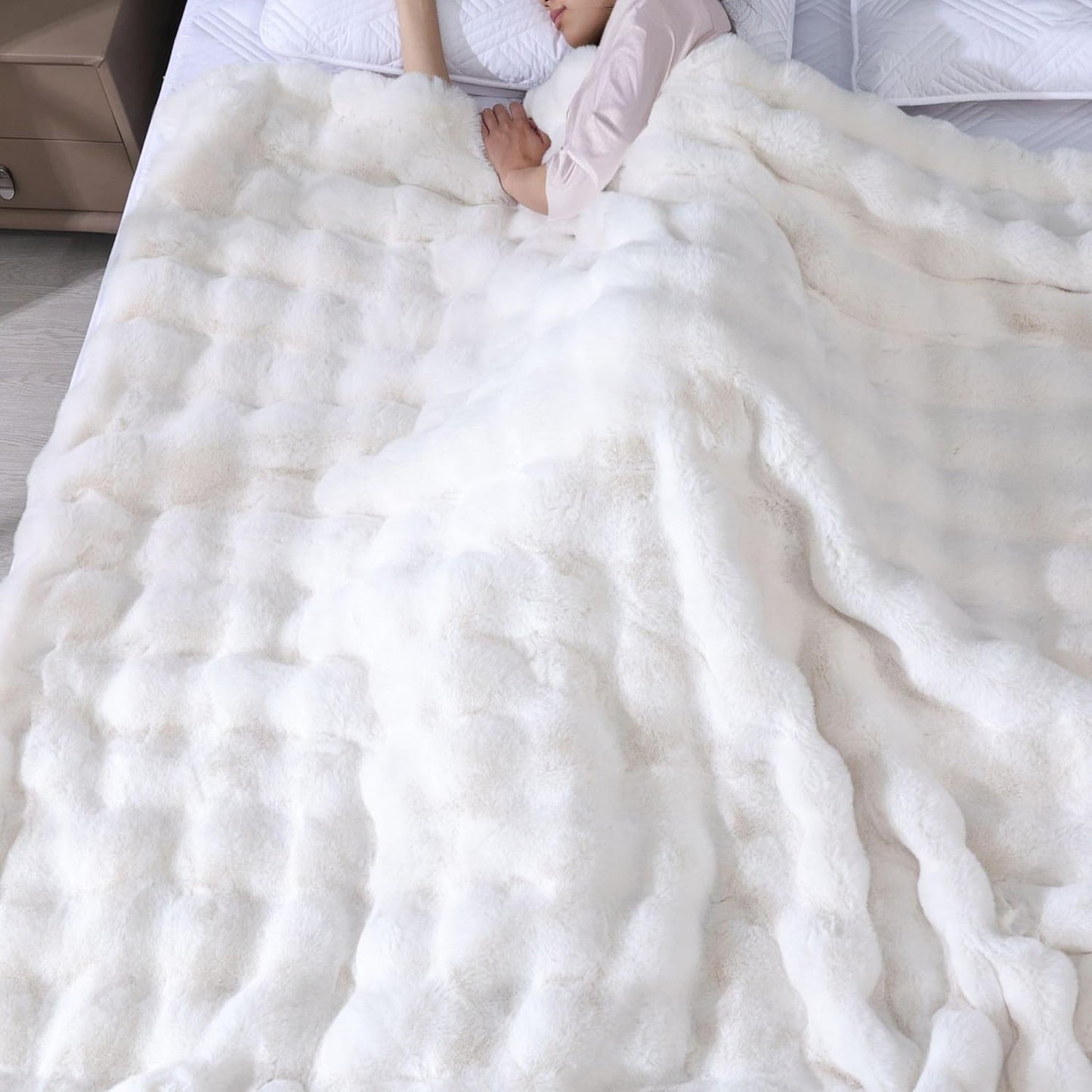 Faux Fluffy Fur Light Cream Beige Throw Blanket for Bedroom Couch Bed 50x60 Bunny Fuzzy Blanket for Adults Sofa Office Soft Thick Blanket Room Decor 860 GSM