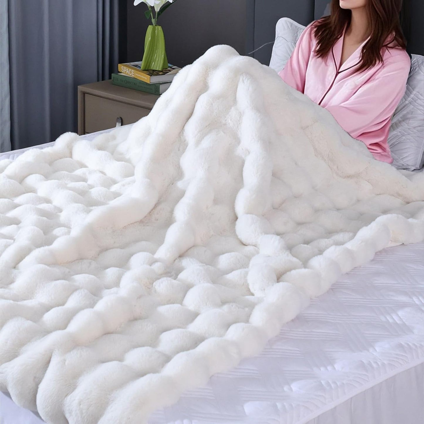 Faux Fluffy Fur Light Cream Beige Throw Blanket for Bedroom Couch Bed 50x60 Bunny Fuzzy Blanket for Adults Sofa Office Soft Thick Blanket Room Decor 860 GSM