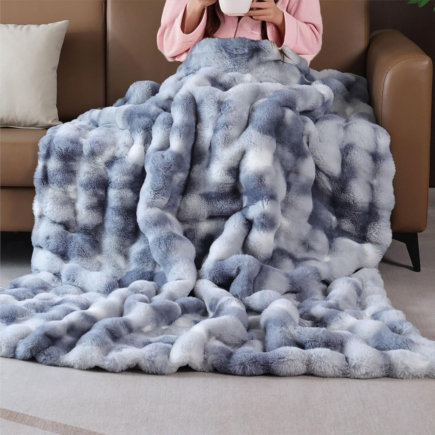 Faux Fluffy Fur Light Cream Beige Throw Blanket for Bedroom Couch Bed 50x60 Bunny Fuzzy Blanket for Adults Sofa Office Soft Thick Blanket Room Decor 860 GSM